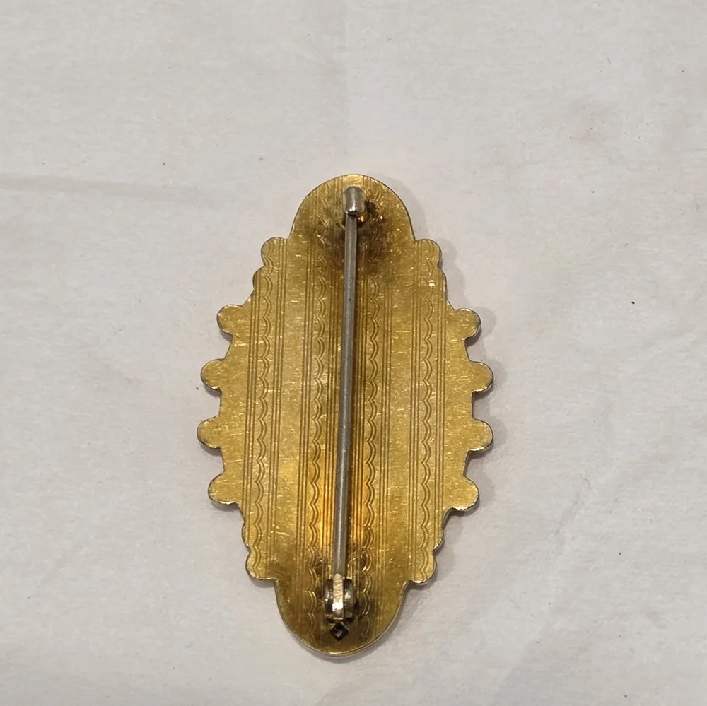 Vintage Hayward Etched Floral Goldtone Brooch
